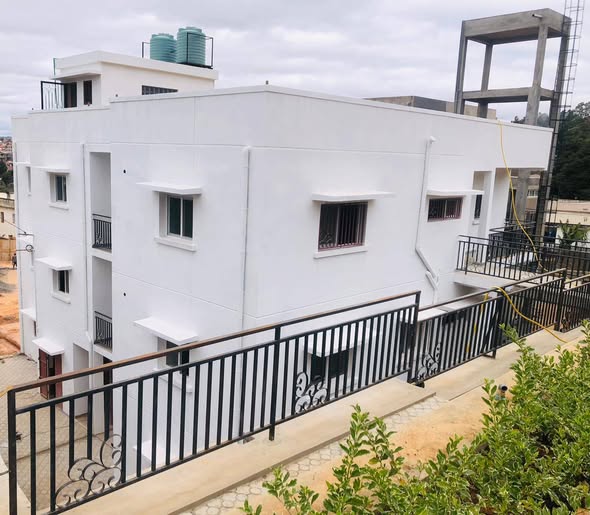 📣 Grande Nouvelle pour Tous les Parents ! 🎉

📍 Notre tout nouveau bâtiment du Collège et Lycée est enfin prêt à vous accueillir à Ikianja Ambohimangakely ! Après plusieurs mois de suspense, c’est a...