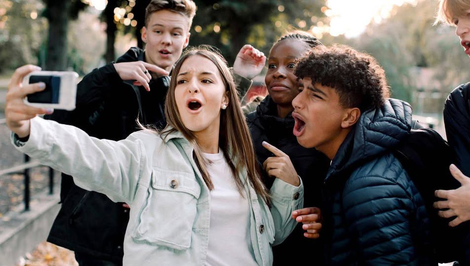 👨‍👩‍👧‍👦 Être parent d’un adolescent, un défi au quotidien ? Vous n’êtes pas seuls !

Entre les sautes d’humeur, les silences, les disputes ou encore les excès d’émotions, l’adolescence peut être un...