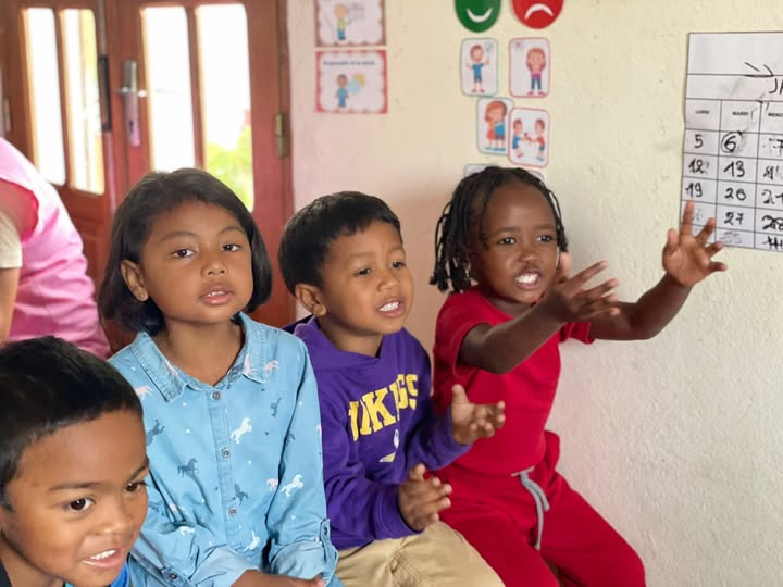 🎯 LES OBJECTIFS OFFICIELS DU CYCLE 1 (selon le Bulletin Officiel de l’Éducation nationale)

Le Cycle 1 vise à donner envie d’aller à l’école pour apprendre, à affirmer la personnalité de l’enfant e...
